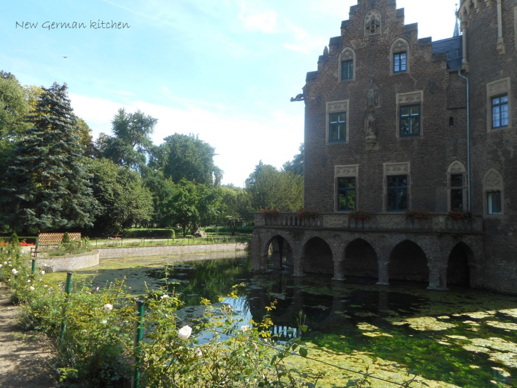 castle-countryside-lake